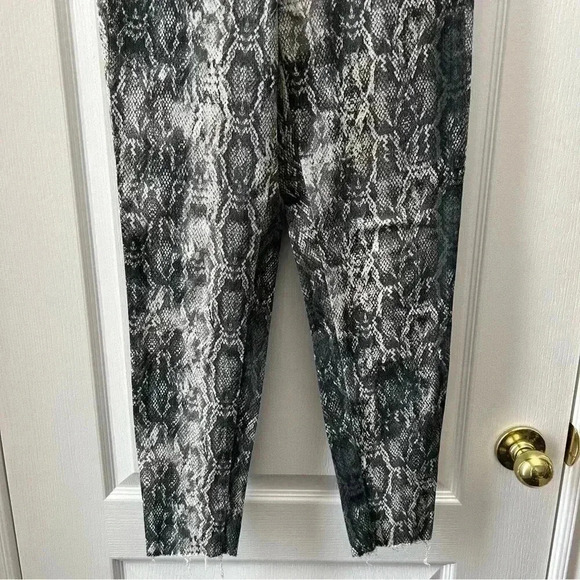 Zara Snakeskin Print Jeans High Waisted Ankle Cropped Raw Hem Grey  Cream Size 2 - Picture 9 of 16